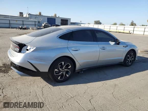 2024 Hyundai Sonata SEL z VIN KMHL64JA8RA420408, wystawiony jako Copart lot #80691735 z przebiegiem 16 936 mil mil oraz Szkoda całkowita • Salvage title. Historia ofert i sprzedaży dostępna na DreamBid. Obrazek 3.