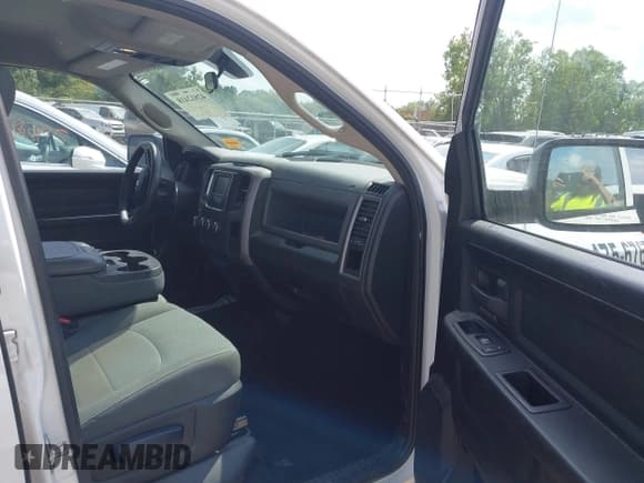 ✅ 2018 Ram 1500 Express • VIN: 1C6RR7FG3JS326978 • Lot: 42812418. Wystawiony na IAAI z przebiegiem 68 335 mil. Bezpłatny archiwum sprzedaży aukcyjnych z USA i szczegółowy raport historii pojazdu na DreamBid. Zdjęcie 5.