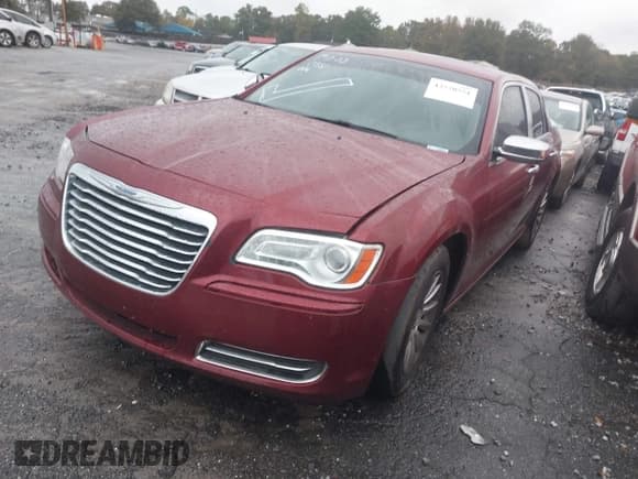 ✅ 2014 Chrysler 300 Uptown Edition • VIN: 2C3CCAAG5EH238455 • Лот: 43520551. Опубликован ранее на IAAI с пробегом 211 621 миль. Бесплатный доступ к архиву аукционных продаж из США и подробный отчёт об истории автомобиля на DreamBid. Изображение 2.