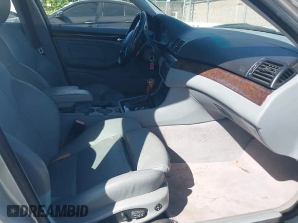 ✅ 2001 BMW 3 Series 330i • VIN: WBAAV53471FJ64617 • Lot: 42927153. Listed on IAAI with 130,365 mi. Free auction sales archive from the USA and detailed vehicle history report at DreamBid. Image 5.