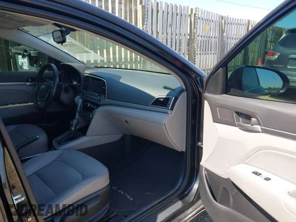 2017 Hyundai Elantra Limited с VIN KMHD84LF0HU119605, выставлен на аукционе IAAI как лот 43222041 с пробегом 160 633 миль миль и . История ставок и продаж доступна на DreamBid. Изображение 5.