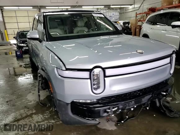 ✅ 2024 Rivian R1S Adventure • VIN: 7PDSGBBA5RN032652 • Lot: 87921275. Listed on Copart with 8,431 mi. Free auction sales archive from the USA and detailed vehicle history report at DreamBid. Image 14.