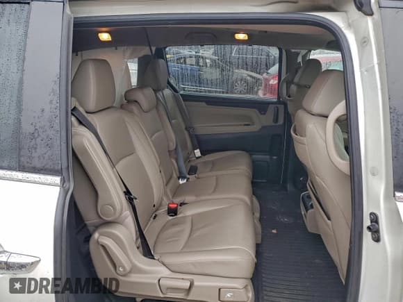 ✅ 2018 Honda Odyssey Touring • VIN: 5FNRL6H88JB053124 • Lot: 93779525. Wystawiony na Copart z przebiegiem 106 865 mil. Bezpłatny archiwum sprzedaży aukcyjnych z USA i szczegółowy raport historii pojazdu na DreamBid. Zdjęcie 11.