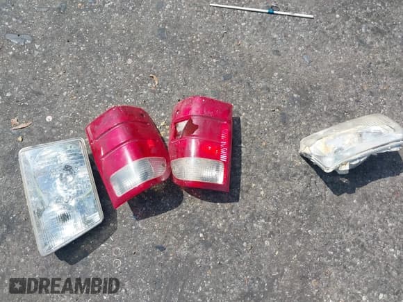 ✅ 2003 Ford Ranger XL • VIN: 1FTYR10D83PB60317 • Lot: 42436622. Wystawiony na IAAI z przebiegiem 141 764 mil. Bezpłatny archiwum sprzedaży aukcyjnych z USA i szczegółowy raport historii pojazdu na DreamBid. Zdjęcie 12.