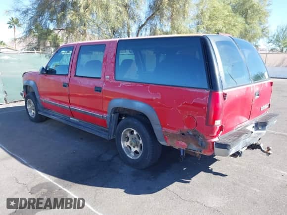1994 Chevrolet Suburban z VIN 1GNFK16K9RJ334433, wystawiony jako IAAI lot #43559913 z przebiegiem 322 899 mil mil oraz . Historia ofert i sprzedaży dostępna na DreamBid. Obrazek 3.