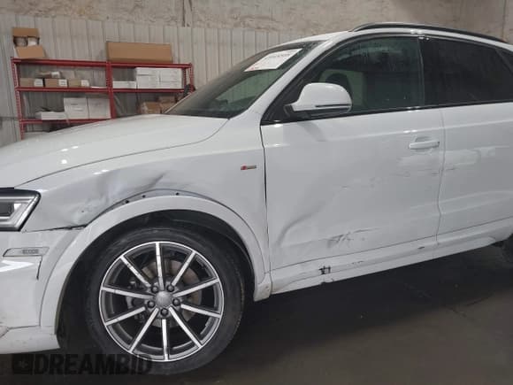 ✅ 2018 Audi Q3 Premium Plus • VIN: WA1JCCFS3JR001107 • Lot: 43045508. Listed on IAAI with 44,252 mi. Free auction sales archive from the USA and detailed vehicle history report at DreamBid. Image 6.