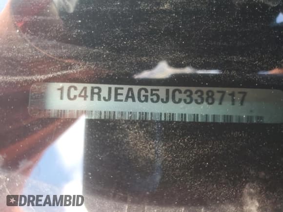 ✅ 2018 Jeep Grand Cherokee Altitude • VIN: 1C4RJEAG5JC338717 • Lot: 86483565. Wystawiony na Copart z przebiegiem 75 775 mil. Bezpłatny archiwum sprzedaży aukcyjnych z USA i szczegółowy raport historii pojazdu na DreamBid. Zdjęcie 13.