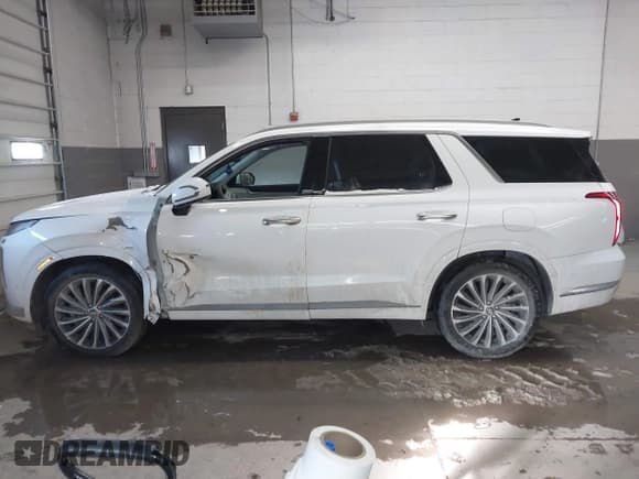 ✅ 2023 Hyundai Palisade Calligraphy • VIN: KM8R7DGE6PU565833 • Лот: 41363136. Опубликован ранее на IAAI с пробегом 16 435 миль. Бесплатный доступ к архиву аукционных продаж из США и подробный отчёт об истории автомобиля на DreamBid. Изображение 15.