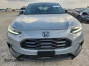 ✅ 2025 Honda HR-V Sport • VIN: 3CZRZ1H5XSM708222 • Lot: 89526645. Wystawiony na Copart z przebiegiem 5 387 mil. Bezpłatny archiwum sprzedaży aukcyjnych z USA i szczegółowy raport historii pojazdu na DreamBid. Zdjęcie 5.