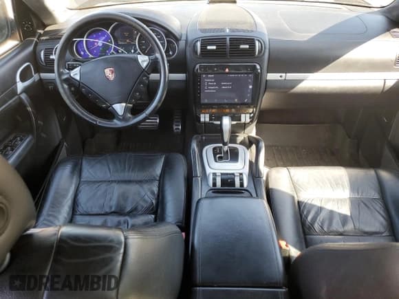 ✅ 2005 Porsche Cayenne Turbo • VIN: WP1AC29P15LA90576 • Lot: 80141485. Wystawiony na Copart z przebiegiem 170 722 mil. Bezpłatny archiwum sprzedaży aukcyjnych z USA i szczegółowy raport historii pojazdu na DreamBid. Zdjęcie 8.