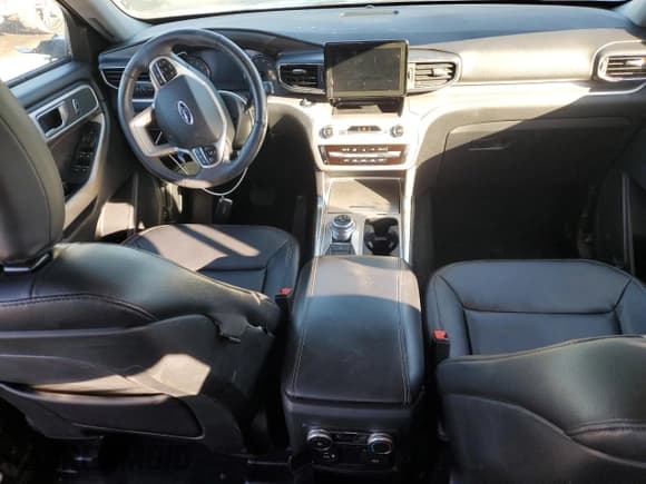 ✅ 2020 Ford Explorer XLT • VIN: 1FMSK8DH3LGD06196 • Lot: 91241315. Wystawiony na Copart z przebiegiem 91 804 mil. Bezpłatny archiwum sprzedaży aukcyjnych z USA i szczegółowy raport historii pojazdu na DreamBid. Zdjęcie 8.