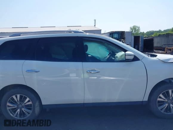 ✅ 2019 Nissan Pathfinder S • VIN: 5N1DR2MM7KC646276 • Lot: 42394605. Listed on IAAI with 75,708 mi. Free auction sales archive from the USA and detailed vehicle history report at DreamBid. Image 13.