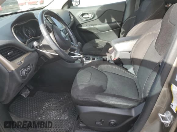 ✅ 2016 Jeep Cherokee Latitude • VIN: 1C4PJMCB8GW296554 • Lot: 84764875. Listed on Copart with 64,170 mi. Free auction sales archive from the USA and detailed vehicle history report at DreamBid. Image 7.