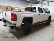 ✅ 2018 GMC Sierra 2500HD • VIN: 1GT12REG9JF164936 • Lot: 70438794. Wystawiony na Copart z przebiegiem 206 573 mil. Bezpłatny archiwum sprzedaży aukcyjnych z USA i szczegółowy raport historii pojazdu na DreamBid. Zdjęcie 3.