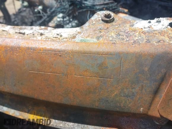 ✅ 2019 Chevrolet Silverado 1500 RST • VIN: 1GCRYEED3KZ212902 • Lot: 41858001. Wystawiony na IAAI z przebiegiem Nie podano. Bezpłatny archiwum sprzedaży aukcyjnych z USA i szczegółowy raport historii pojazdu na DreamBid. Zdjęcie 9.