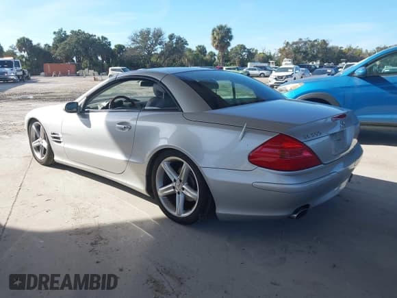 ✅ 2005 Mercedes-Benz SL 500 • VIN: WDBSK75F45F091432 • Lot: 43846588. Wystawiony na IAAI z przebiegiem Nie podano. Bezpłatny archiwum sprzedaży aukcyjnych z USA i szczegółowy raport historii pojazdu na DreamBid. Zdjęcie 3.
