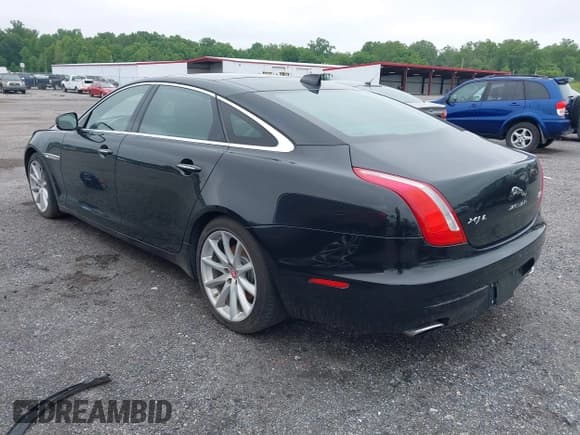 ✅ 2016 Jaguar XJ Portfolio • VIN: SAJWJ2GD0G8V97045 • Lot: 42410272. Listed on IAAI with 101,116 mi. Free auction sales archive from the USA and detailed vehicle history report at DreamBid. Image 3.