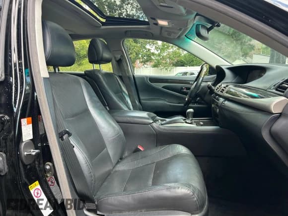 ✅ 2015 Lexus LS 460 • VIN: JTHCL5EF0F5025490 • Лот: 80882185. Опубликован ранее на Copart с пробегом 203 515 миль. Бесплатный доступ к архиву аукционных продаж из США и подробный отчёт об истории автомобиля на DreamBid. Изображение 5.