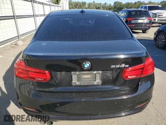 ✅ 2018 BMW 3 Series 330e • VIN: WBA8E1C56JA756751 • Lot: 87067345. Wystawiony na Copart z przebiegiem 42 974 mil. Bezpłatny archiwum sprzedaży aukcyjnych z USA i szczegółowy raport historii pojazdu na DreamBid. Zdjęcie 6.