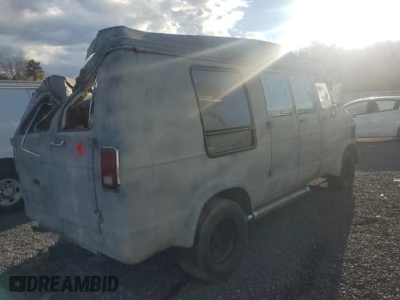 ✅ 1984 Dodge RAM • VIN: 2B6HB23T6EK224219 • Lot: 90029175. Wystawiony na Copart z przebiegiem 96 821 mil. Bezpłatny archiwum sprzedaży aukcyjnych z USA i szczegółowy raport historii pojazdu na DreamBid. Zdjęcie 3.