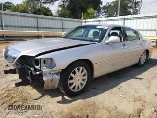 ✅ 2009 Lincoln Town Car Signature Limited • VIN: 2LNHM82V29X636749 • Lot: 81804445. Wystawiony na Copart z przebiegiem 130 639 mil. Bezpłatny archiwum sprzedaży aukcyjnych z USA i szczegółowy raport historii pojazdu na DreamBid. Zdjęcie 1.