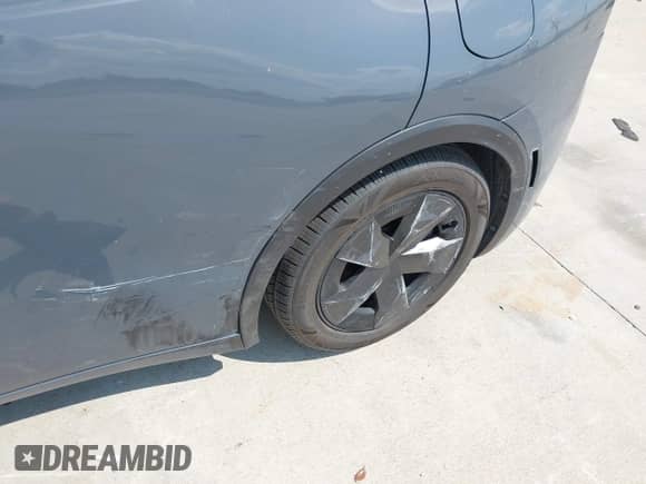 2024 Toyota Prius LE with VIN JTDACAAUXR3032131, listed as a IAAI auction lot 43231631 with 15,535 mi miles and . Bid and sale history available at DreamBid. Image 6.