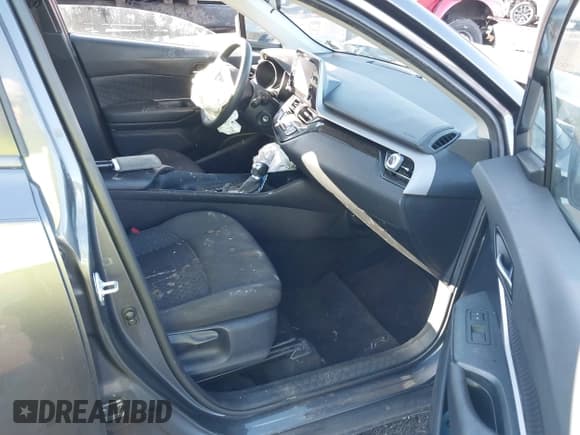 ✅ 2021 Toyota C-HR LE • VIN: NMTKHMBX2MR120452 • Lot: 41764787. Wystawiony na IAAI z przebiegiem 63 129 mil. Bezpłatny archiwum sprzedaży aukcyjnych z USA i szczegółowy raport historii pojazdu na DreamBid. Zdjęcie 5.