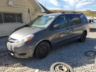 2009 Toyota Sienna LE z VIN 5TDZK23C19S236508, wystawiony jako Copart lot #86336065 z przebiegiem 200 338 mil mil oraz Czysty tytuł • Clean title. Historia ofert i sprzedaży dostępna na DreamBid. Obrazek 1.