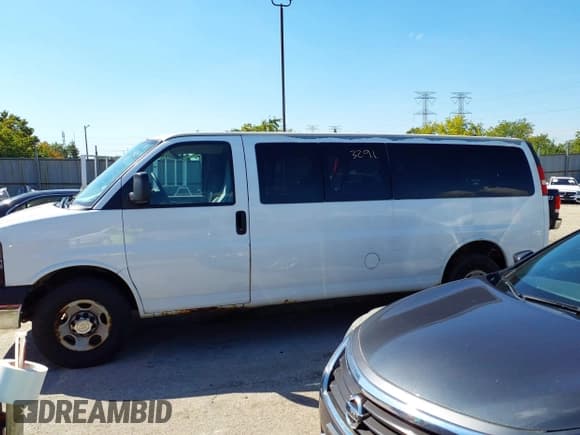 ✅ 2010 Chevrolet Express Passenger LT • VIN: 1GA2G1DG6A1150054 • Lot: 43123291. Wystawiony na IAAI z przebiegiem 210 243 mil. Bezpłatny archiwum sprzedaży aukcyjnych z USA i szczegółowy raport historii pojazdu na DreamBid. Zdjęcie 14.