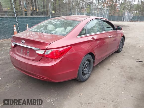✅ 2013 Hyundai Sonata GL • VIN: 5NPEB4AC9DH590482 • Lot: 41729895. Listed on IAAI with 194,151 mi. Free auction sales archive from the USA and detailed vehicle history report at DreamBid. Image 4.