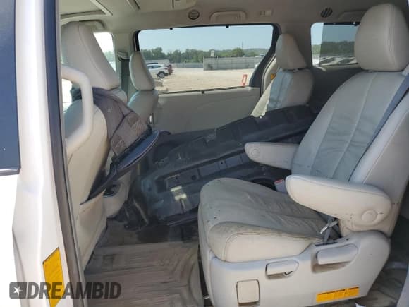 ✅ 2012 Toyota Sienna XLE • VIN: 5TDDK3DC6CS042174 • Лот: 67388745. Опубликован ранее на Copart с пробегом Не указан. Бесплатный доступ к архиву аукционных продаж из США и подробный отчёт об истории автомобиля на DreamBid. Изображение 11.