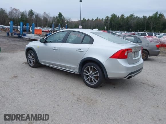 ✅ 2016 Volvo S60 T5 Platinum • VIN: YV4612UM5G2000653 • Лот: 43671106. Опубликован ранее на IAAI с пробегом 89 065 миль. Бесплатный доступ к архиву аукционных продаж из США и подробный отчёт об истории автомобиля на DreamBid. Изображение 3.