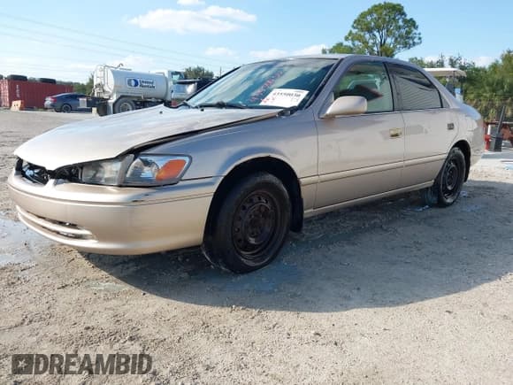 ✅ 2000 Toyota Camry LE • VIN: 4T1BG22K4YU967077 • Лот: 43550030. Опубликован ранее на IAAI с пробегом 119 323 миль. Бесплатный доступ к архиву аукционных продаж из США и подробный отчёт об истории автомобиля на DreamBid. Изображение 2.