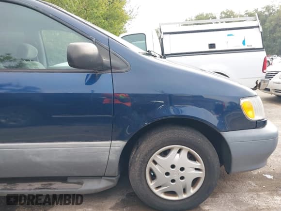 ✅ 2001 Toyota Sienna LE • VIN: 4T3ZF13C61U398944 • Lot: 43242051. Listed on IAAI with 140,776 mi. Free auction sales archive from the USA and detailed vehicle history report at DreamBid. Image 14.