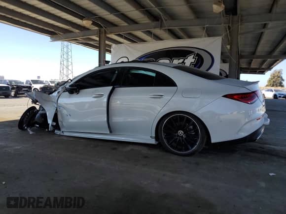 2022 Mercedes-Benz CLA 250 z VIN W1K5J4GB9NN269812, wystawiony jako Copart lot #85718995 z przebiegiem Nie podano mil oraz Czysty tytuł • Clean title. Historia ofert i sprzedaży dostępna na DreamBid. Obrazek 2.