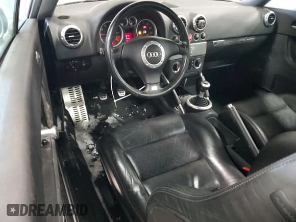 ✅ 2001 Audi TT • VIN: TRUWT28N011004306 • Lot: 86205014. Wystawiony na Copart z przebiegiem 119 434 mil. Bezpłatny archiwum sprzedaży aukcyjnych z USA i szczegółowy raport historii pojazdu na DreamBid. Zdjęcie 8.