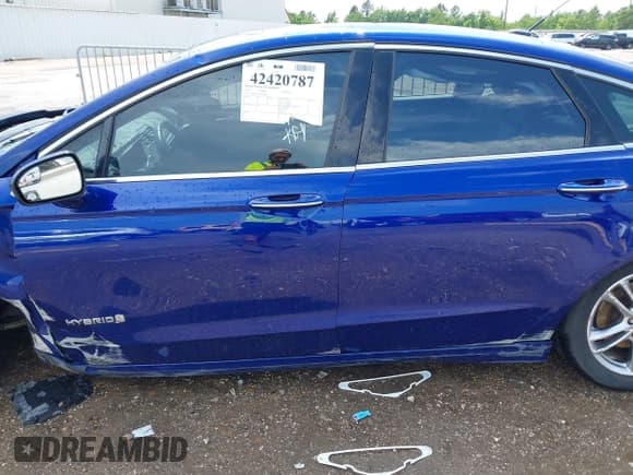 ✅ 2015 Ford Fusion Titanium Hybrid • VIN: 3FA6P0RUXFR126960 • Lot: 42420787. Wystawiony na IAAI z przebiegiem 161 114 mil. Bezpłatny archiwum sprzedaży aukcyjnych z USA i szczegółowy raport historii pojazdu na DreamBid. Zdjęcie 17.