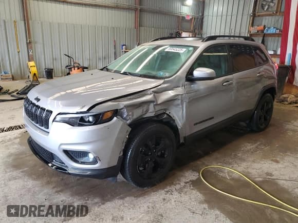 ✅ 2020 Jeep Cherokee Altitude • VIN: 1C4PJMLX0LD527206 • Lot: 69545225. Wystawiony na Copart z przebiegiem 49 934 mil. Bezpłatny archiwum sprzedaży aukcyjnych z USA i szczegółowy raport historii pojazdu na DreamBid. Zdjęcie 1.