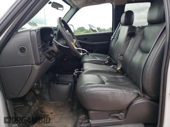 ✅ 2006 Chevrolet Silverado 2500HD Work Truck • VIN: 1GCHK29U76E204899 • Lot: 58864745. Wystawiony na Copart z przebiegiem Nie podano. Bezpłatny archiwum sprzedaży aukcyjnych z USA i szczegółowy raport historii pojazdu na DreamBid. Zdjęcie 7.