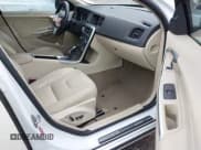 ✅ 2015 Volvo V60 T5 Drive-E Premier • VIN: YV140MEB8F1188282 • Lot: 42507317. Wystawiony na IAAI z przebiegiem 130 000 mil. Bezpłatny archiwum sprzedaży aukcyjnych z USA i szczegółowy raport historii pojazdu na DreamBid. Zdjęcie 5.