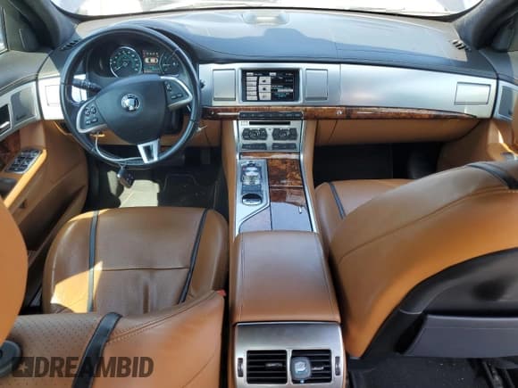 ✅ 2015 Jaguar XF Portfolio • VIN: SAJWA0F75F8U74386 • Lot: 81991185. Wystawiony na Copart z przebiegiem 112 125 mil. Bezpłatny archiwum sprzedaży aukcyjnych z USA i szczegółowy raport historii pojazdu na DreamBid. Zdjęcie 8.