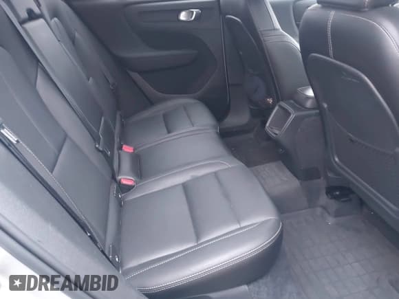 ✅ 2019 Volvo XC40 Momentum • VIN: YV4AC2HK4K2061210 • Lot: 43802149. Wystawiony na IAAI z przebiegiem 96 057 mil. Bezpłatny archiwum sprzedaży aukcyjnych z USA i szczegółowy raport historii pojazdu na DreamBid. Zdjęcie 8.