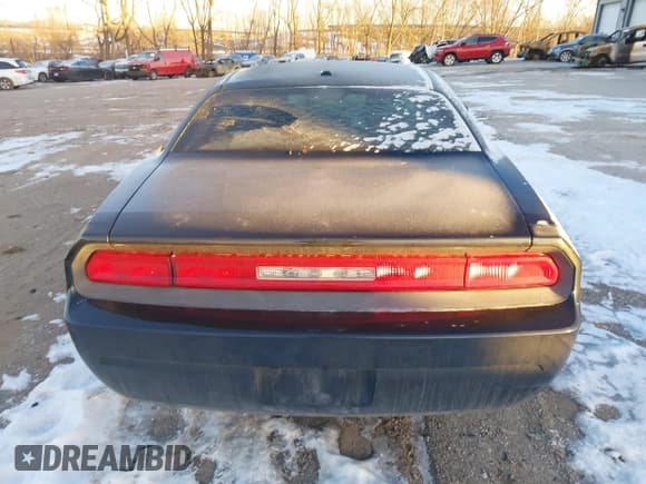 ✅ 2010 Dodge Challenger SE • VIN: 2B3CJ4DV7AH208334 • Lot: 41367327. Wystawiony na IAAI z przebiegiem 226 748 mil. Bezpłatny archiwum sprzedaży aukcyjnych z USA i szczegółowy raport historii pojazdu na DreamBid. Zdjęcie 16.