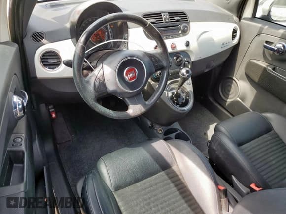 ✅ 2014 FIAT 500 Sport • VIN: 3C3CFFBR0ET187071 • Lot: 57319255. Wystawiony na Copart z przebiegiem 75 043 mil. Bezpłatny archiwum sprzedaży aukcyjnych z USA i szczegółowy raport historii pojazdu na DreamBid. Zdjęcie 8.