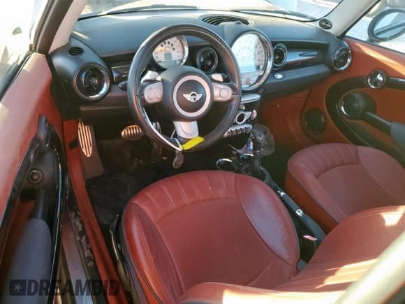 ✅ 2010 MINI Hardtop S • VIN: WMWMF7C55ATZ69600 • Lot: 91007325. Listed on Copart with 101,748 mi. Free auction sales archive from the USA and detailed vehicle history report at DreamBid. Image 8.