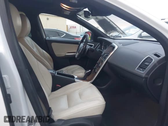 ✅ 2014 Volvo XC60 R-Design Premier Plus • VIN: YV4902DZ1E2545631 • Lot: 43698863. Listed on IAAI with 196,601 mi. Free auction sales archive from the USA and detailed vehicle history report at DreamBid. Image 5.