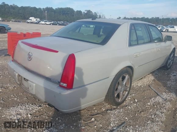 ✅ 2007 Cadillac DTS Luxury II • VIN: 1G6KD57Y37U206179 • Лот: 43804005. Опубликован ранее на IAAI с пробегом 189 919 миль. Бесплатный доступ к архиву аукционных продаж из США и подробный отчёт об истории автомобиля на DreamBid. Изображение 4.