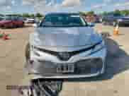 2020 Toyota Camry XLE z VIN 4T1F11AK4LU863583, wystawiony jako Copart lot #81704755 z przebiegiem 60 937 mil mil oraz Szkoda całkowita • Salvage title. Historia ofert i sprzedaży dostępna na DreamBid. Obrazek 5.