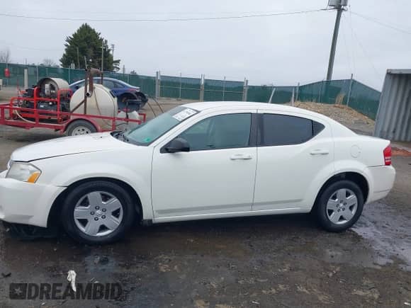 2010 Dodge Avenger SXT z VIN 1B3CC4FDXAN193611, wystawiony jako IAAI lot #41798586 z przebiegiem 92 800 mil mil oraz . Historia ofert i sprzedaży dostępna na DreamBid. Obrazek 14.