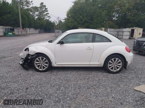 ✅ 2014 Volkswagen Beetle 2.0L TDI w/Sun/Sound/Nav • VIN: 3VWJL7AT1EM667366 • Lot: 43104884. Wystawiony na IAAI z przebiegiem 52 218 mil. Bezpłatny archiwum sprzedaży aukcyjnych z USA i szczegółowy raport historii pojazdu na DreamBid. Zdjęcie 15.